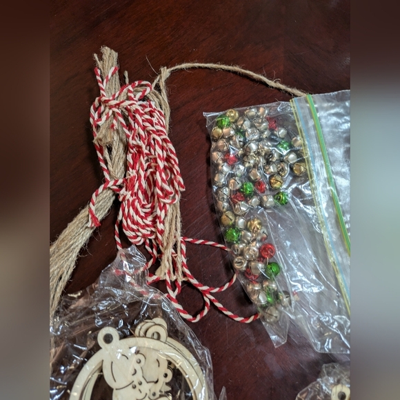 Wooden Christmas Tree Ornaments Set 100 Psc - Picture 7 of 10